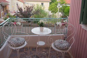 تناول الطعام بالخارج