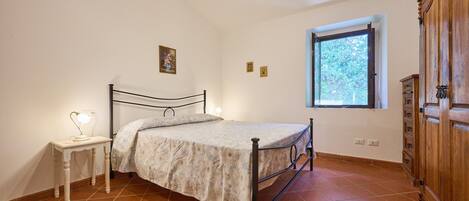 1 bedroom, bed sheets