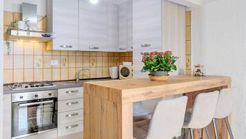 Fridge, microwave, stovetop, coffee/tea maker