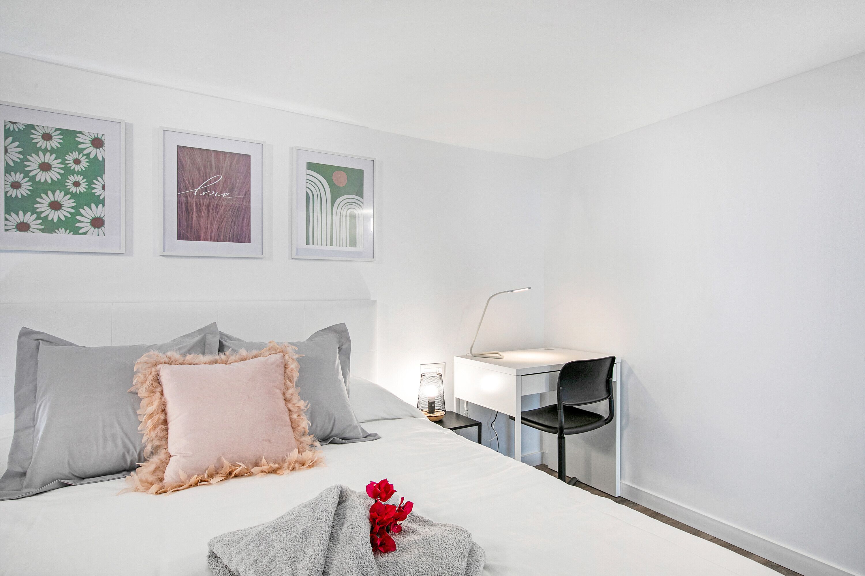 1 slaapkamer, een strijkplank/strijkijzer, gratis wifi, beddengoed