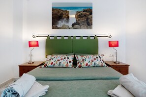 1 slaapkamer, een strijkplank/strijkijzer, gratis wifi, beddengoed