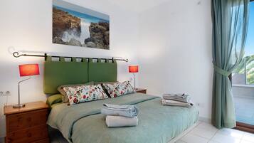1 habitación, tabla de planchar con plancha, wifi gratis y ropa de cama