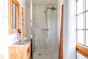 Een douche, een haardroger