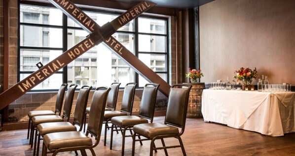 Meeting facility - Deluxe Room | Portland Hub + Pulitzer Display (Portland)