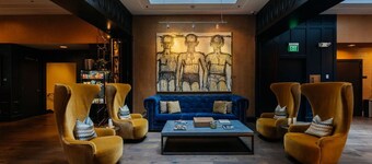 Deluxe Room | Portland Hub + Pulitzer Display