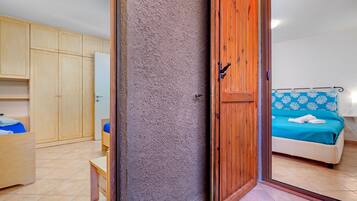 2 bedrooms, iron/ironing board, bed sheets