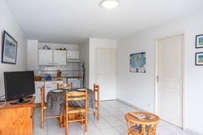 Dining - Apartment in Residence with Pool (Les Sables-d'Olonne)