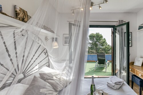 Holiday Home 'La Casa De Los Artistas' with Mountain View, Private Terrace and Wi-Fi