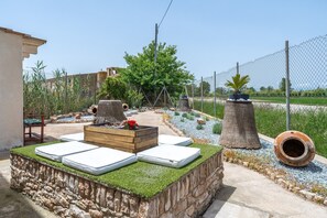 Property grounds - Country House 'Benjamin' with Lake View, Private Pool and Wi-Fi (Deltebre)