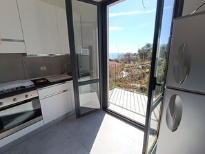 Fridge, oven, stovetop, coffee/tea maker - Bilocale a 150 Metri dal Mare (Villammare)