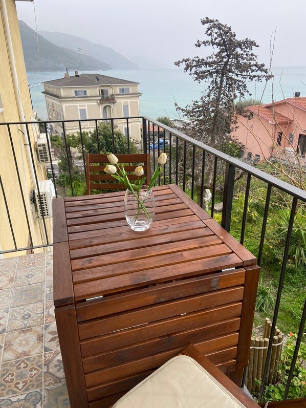 Outdoor dining - Bilocale a 150 Metri dal Mare (Villammare)