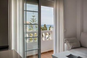 TV - Apartment 'Ático El Morche' with Sea View, Wi-Fi and Air Conditioning (El Morche - Torrox Costa)