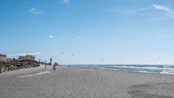 Una spiaggia nelle vicinanze