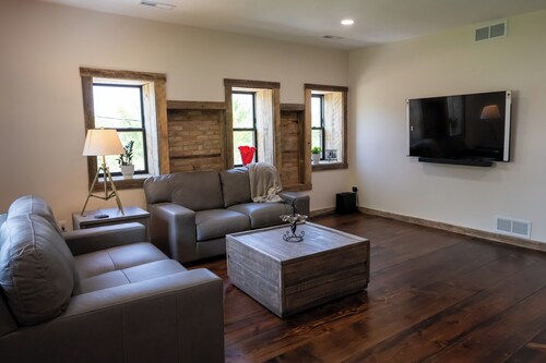 Home Away From Home: Historic 1863 2 Bed Retreat