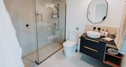 Ahuru House a touch of luxury - Tui Room