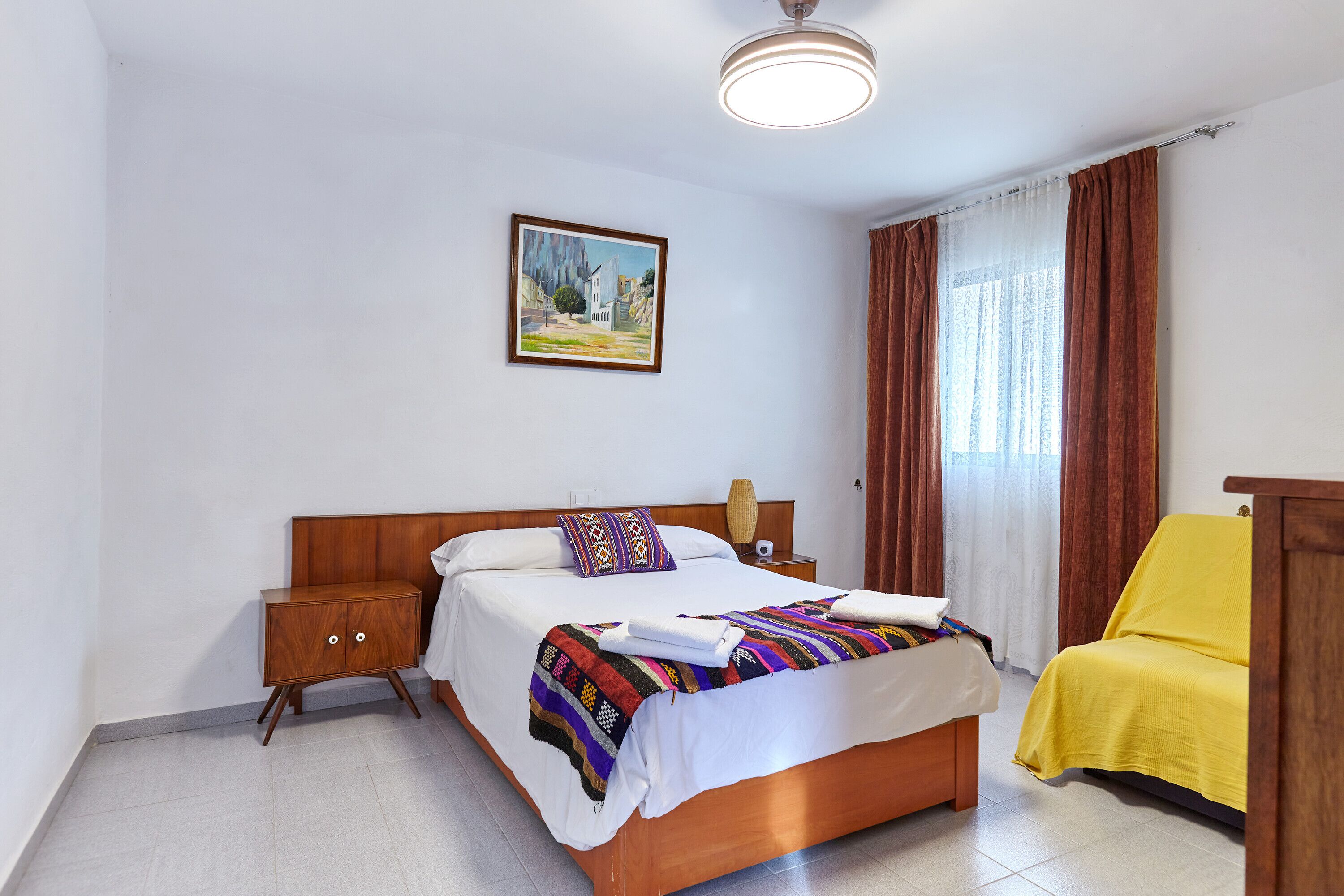 4 bedrooms, iron/ironing board, bed sheets