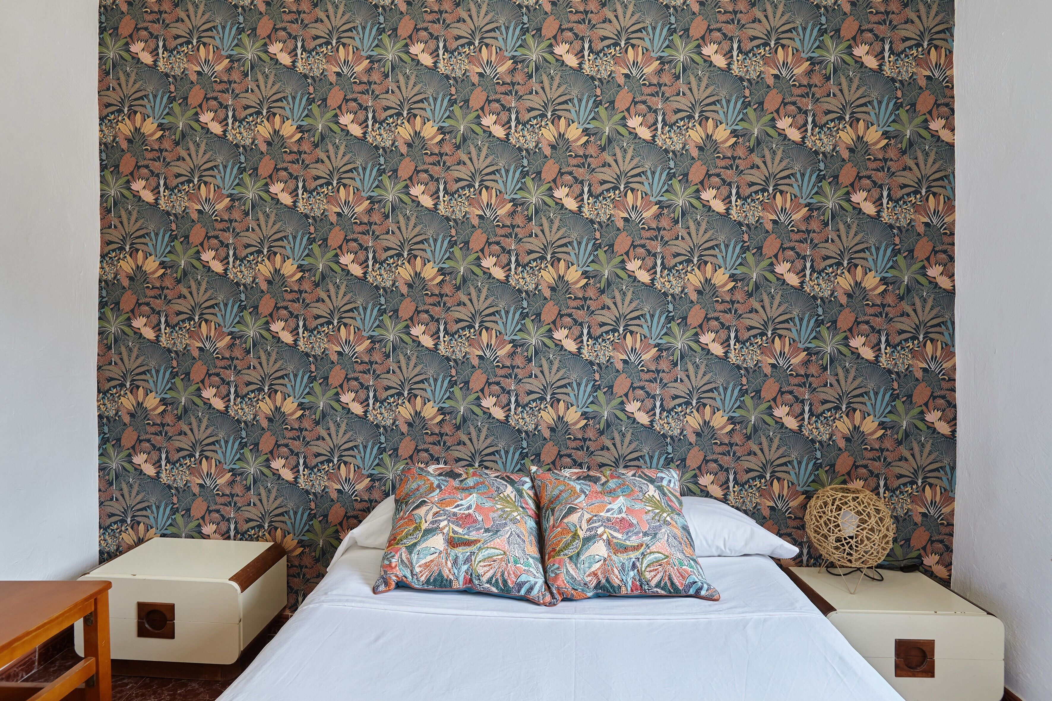 4 bedrooms, iron/ironing board, bed sheets