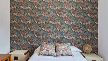 4 bedrooms, iron/ironing board, bed sheets