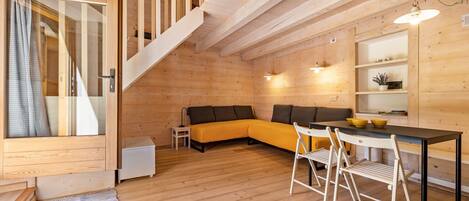 Televisión y chimenea