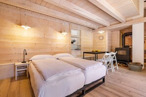 3 bedrooms, free WiFi, bed sheets