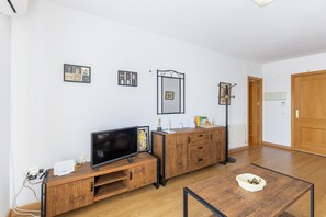 Interior - Apartment 'Toledo Ciudad De Las Tres Culturas' with Mountain View, Wi-Fi and Air Conditioning (Villamiel de Toledo)