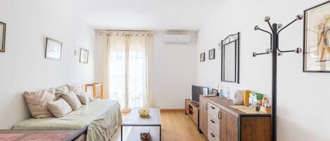 1 habitación, tabla de planchar con plancha, wifi gratis y ropa de cama