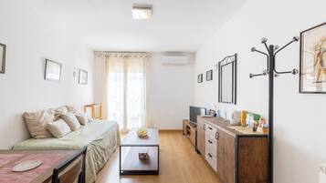 1 slaapkamer, een strijkplank/strijkijzer, gratis wifi, beddengoed