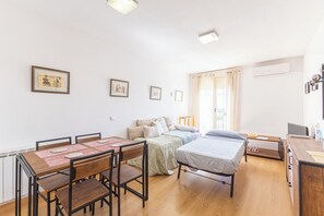 Dining - Apartment 'Toledo Ciudad De Las Tres Culturas' with Mountain View, Wi-Fi and Air Conditioning (Villamiel de Toledo)