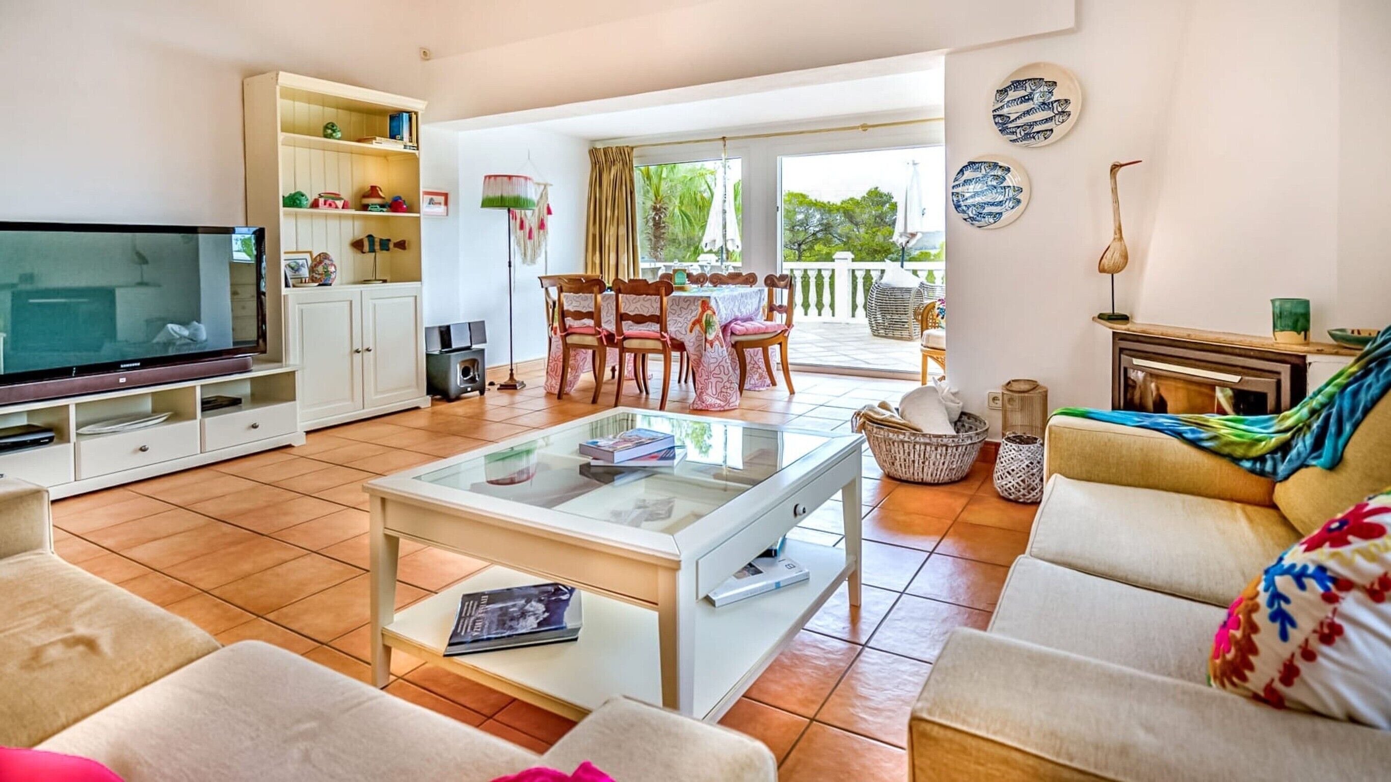 Télévision, cheminée