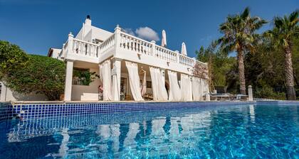 Charmante maison de vacances 'Can ParadĂs' avec vue sur la mer, Wi-Fi et climatisation Ă  Ibiza