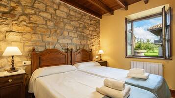 2 bedrooms, iron/ironing board, bed sheets