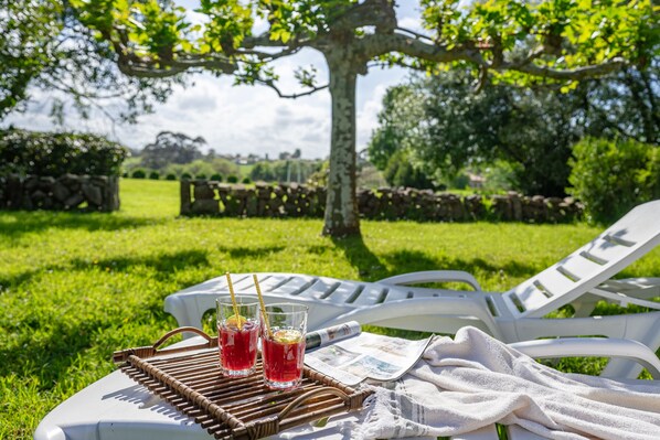 Property grounds - Holiday Home 'El Prado De La Romia' with Mountain View, Private Terrace and Private Garden (Argüero Villaviciosa)