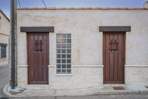Exterior detail - Pinar de las Cabanuelas – Country Home for 5, Ciudad Real, Garden & Terrace (VILLANUEVA DE DUERO)