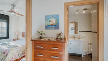 2 slaapkamers, een strijkplank/strijkijzer, gratis wifi, beddengoed