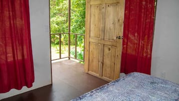 3 bedrooms, WiFi (free), bed sheets