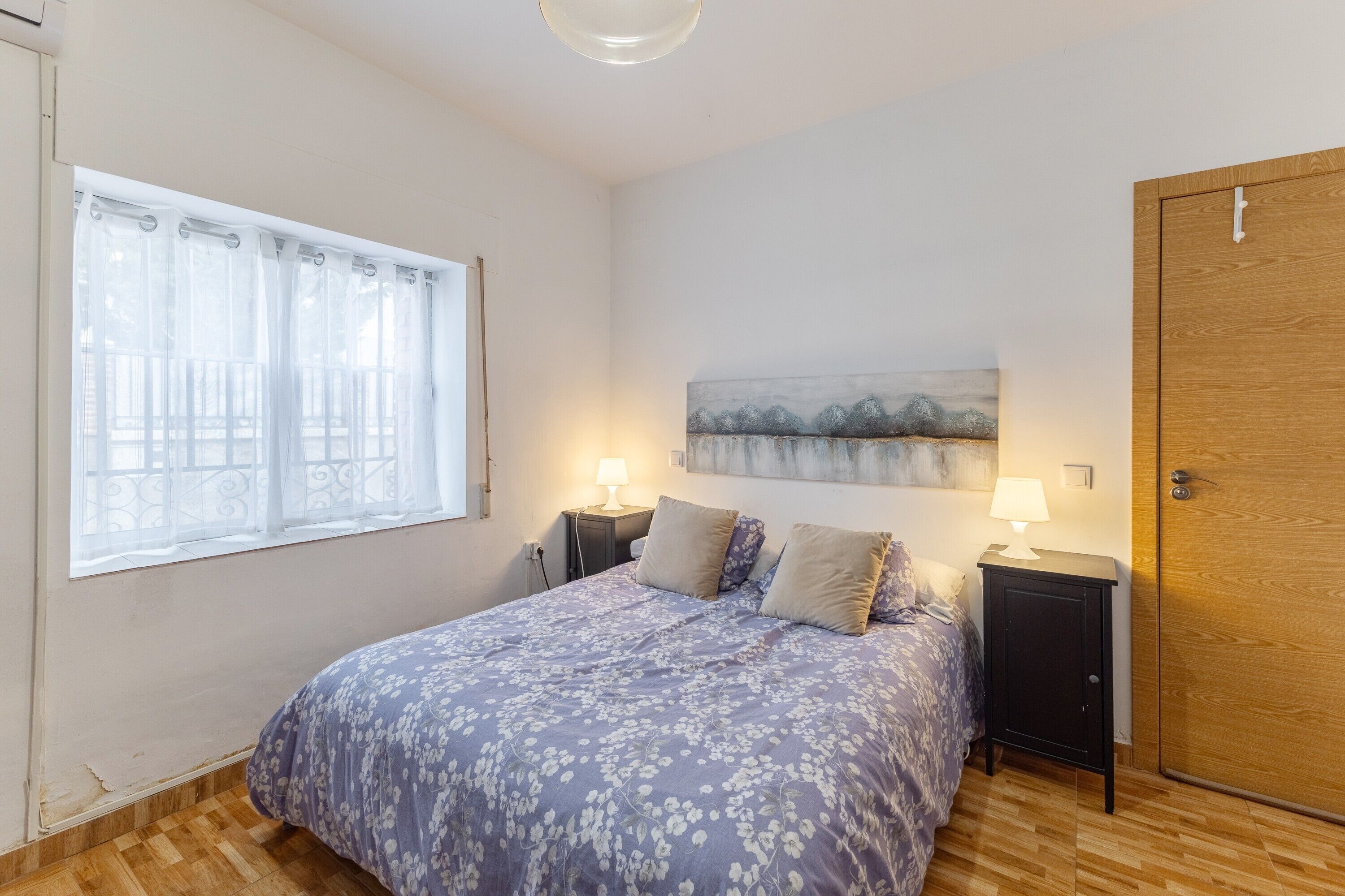 4 slaapkamers, een strijkplank/strijkijzer, gratis wifi, beddengoed