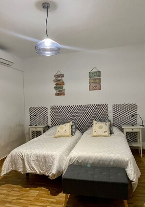4 bedrooms, iron/ironing board, free WiFi, bed sheets - Holiday Home "Sol y Luna" with Shared Pool & Wi-Fi (Manzaneque)