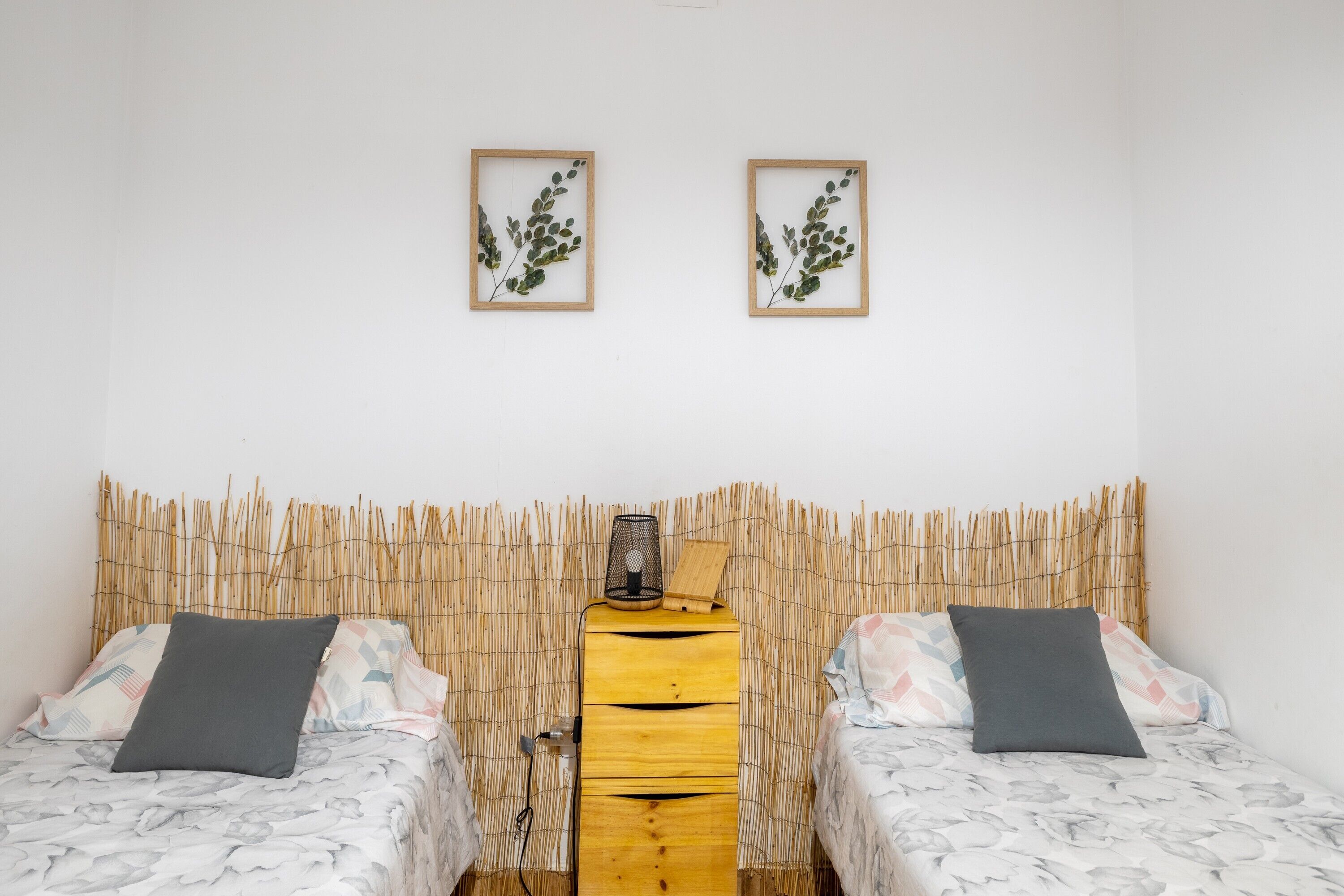 4 chambres, fer et planche à repasser, Wi-Fi gratuit, draps fournis