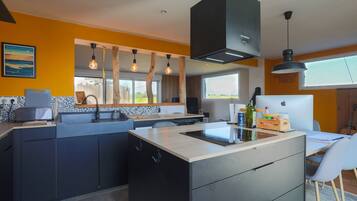 冰箱、微波炉、烤箱、炉灶