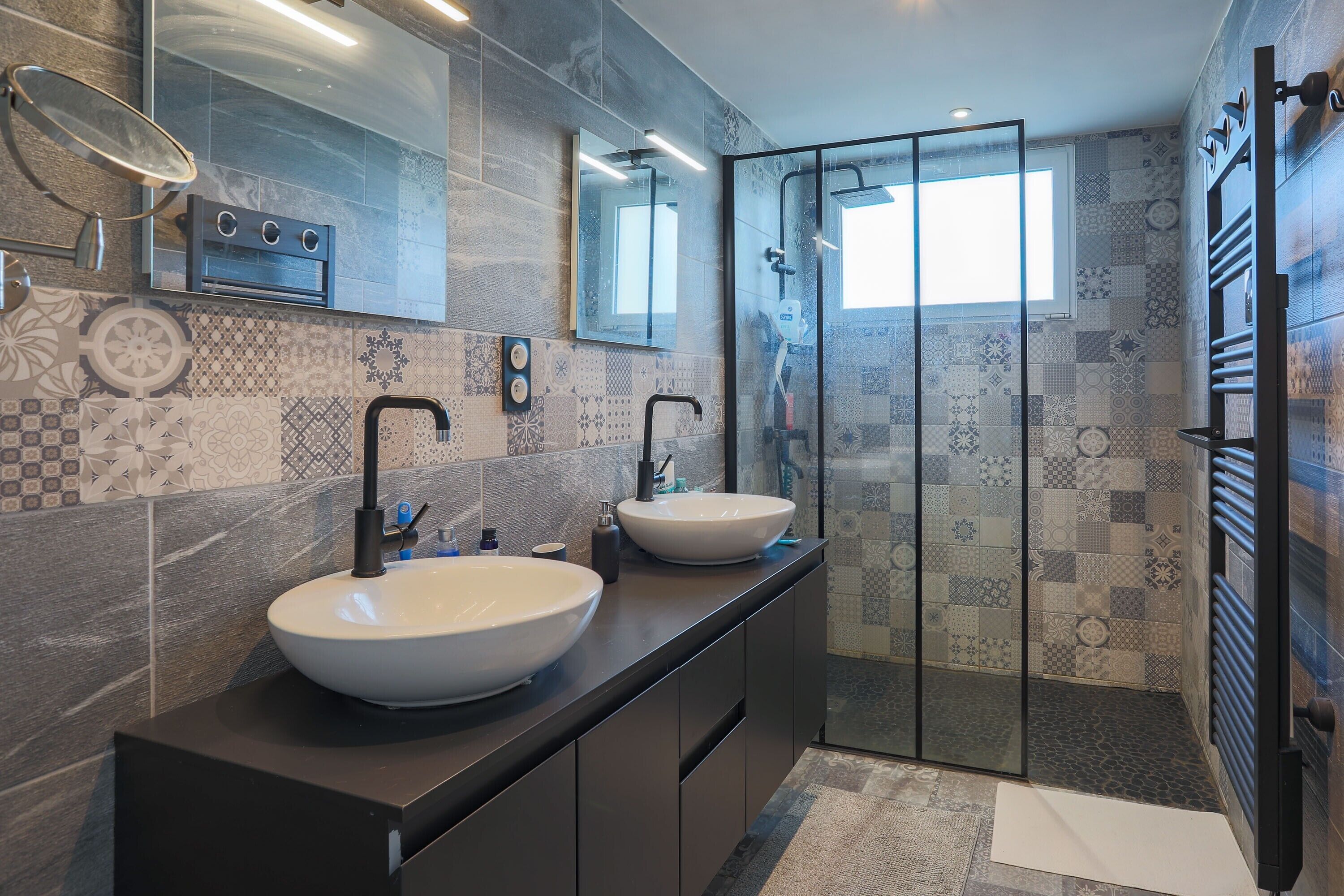 Shower, towels