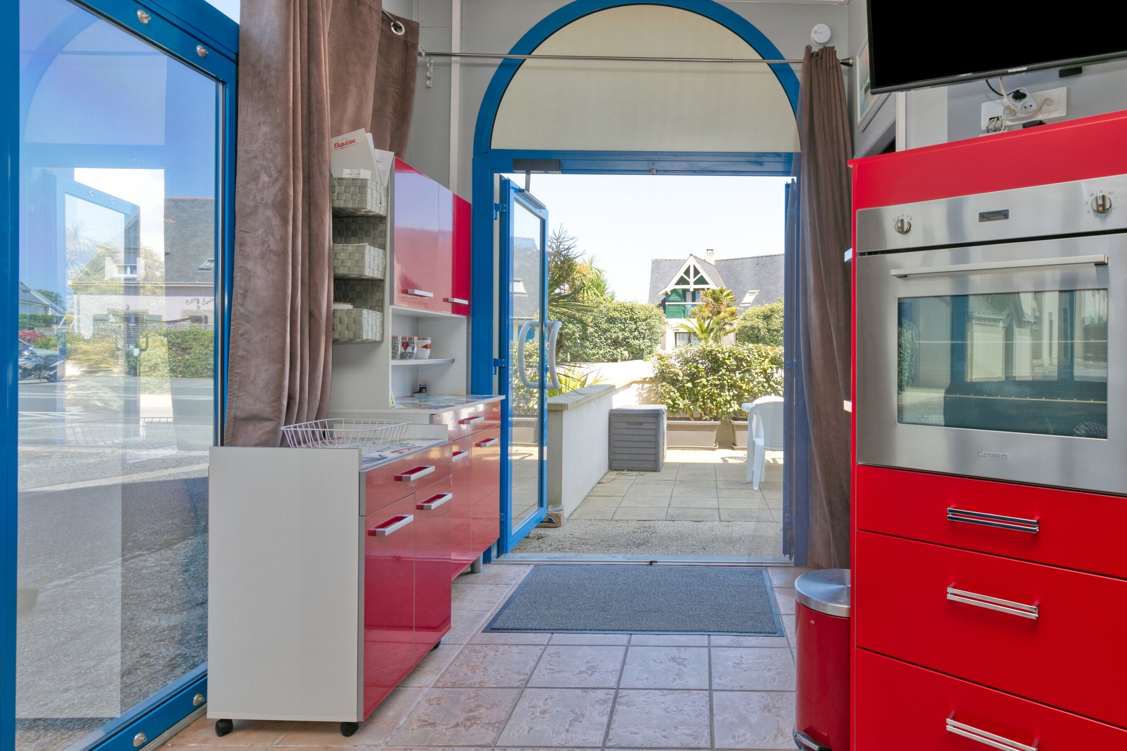 雪櫃、微波爐、焗爐、爐具