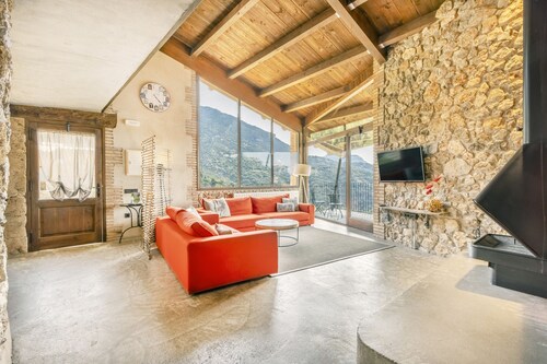 Casa rural 'El Cobert De Lera' con vistas a la montaña, piscina privada y Wi-Fi