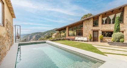 Country House 'El Cobert De Lera' with Mountain View, Private Pool and Wi-Fi