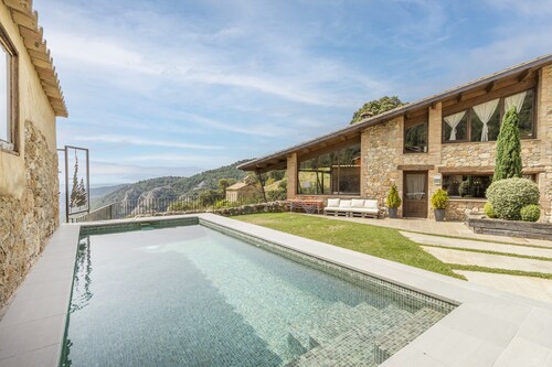 Country House 'El Cobert De Lera' with Mountain View, Private Pool and Wi-Fi