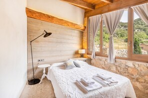 4 chambres, fer et planche à repasser, accès au Wi-Fi (inclus)