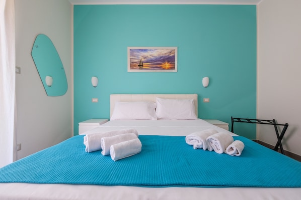 1 chambre, fer et planche à repasser, Wi-Fi gratuit, draps fournis