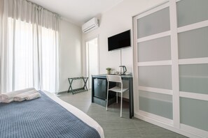1 bedroom, iron/ironing board, free WiFi, bed sheets - Room 'Isola Bella' with balcony, Wi-Fi and air conditioning (Giardini Naxos)