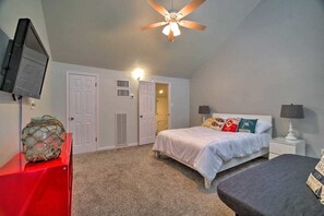 2 bedrooms, iron/ironing board, free WiFi, bed sheets
