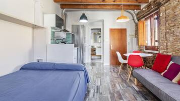 1 dormitorio, tabla de planchar con plancha, wifi gratis y ropa de cama