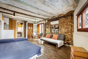 1 غرفة نوم ومكواة/لوح كي وواي فاي مجانًا وملاءات أسرّة